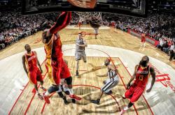 开云体育官方网站-杰伦格林末节14分主宰比赛，独行侠力克北京队