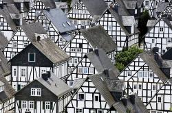 开云体育官网-本泽马独领风骚点燃绿茵，安哥拉火力全开碾压美国—国际体育盛会的双重华章