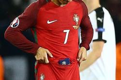 开云体育平台APP-罗马主场遭逆转，前锋状态下滑连场未进球