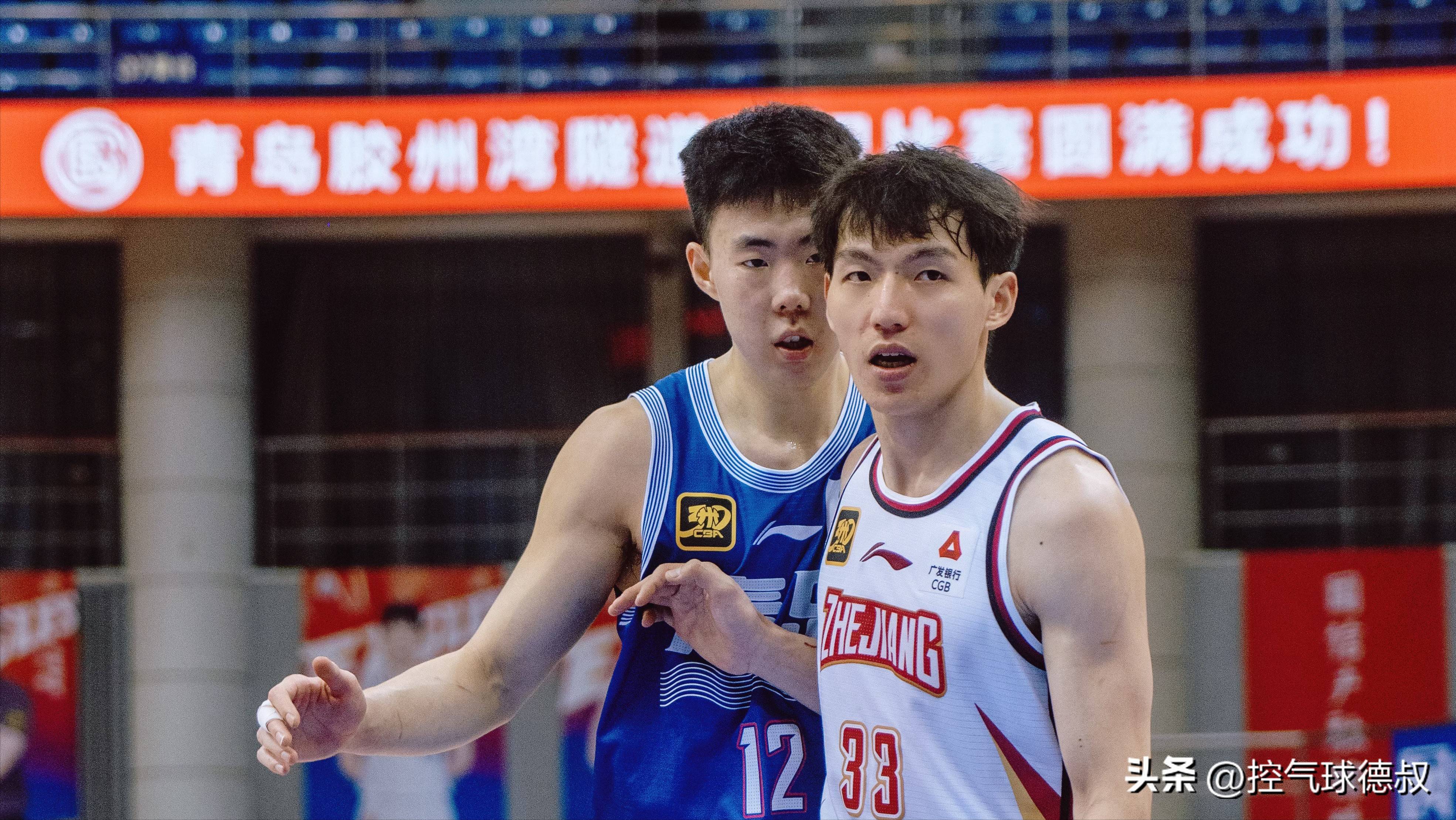 江苏男篮客场大战青岛，全队团结协作斩获胜利