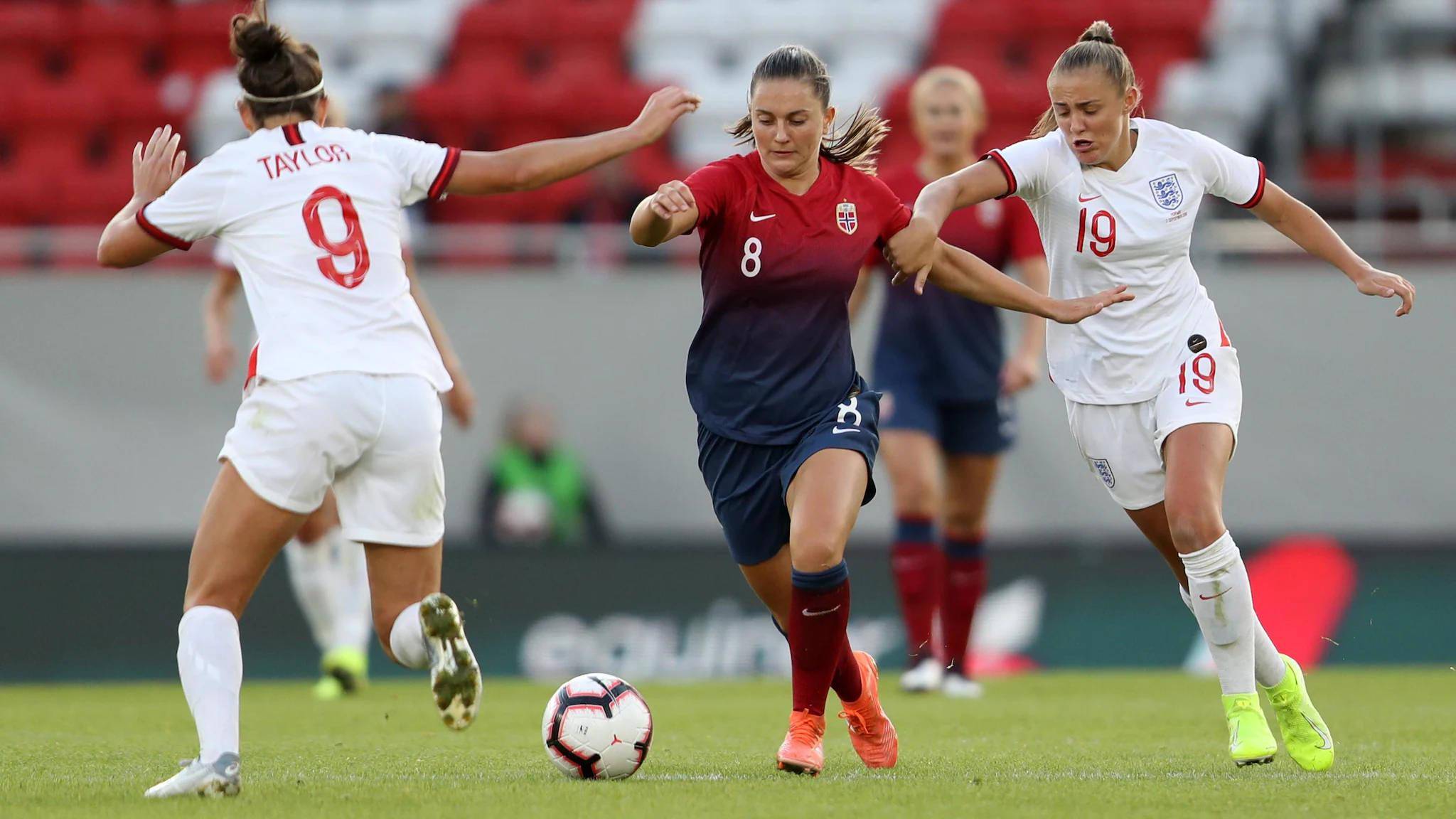 关于国际足坛独特风采：女足赛事吸引观众的信息