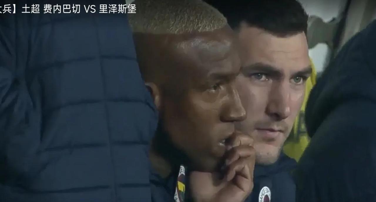 沙尔克客场惊险获胜，连续斩获三分