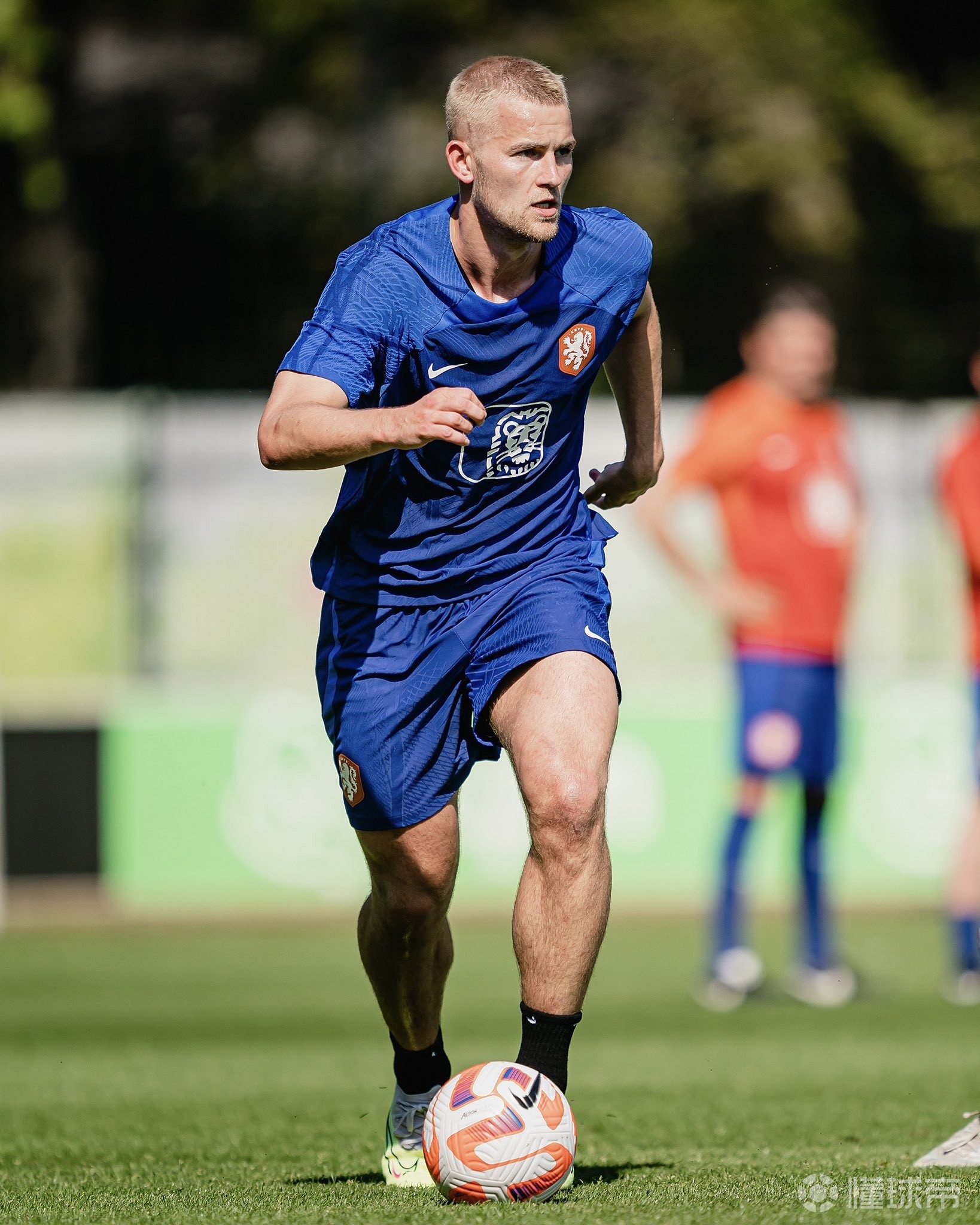 荷兰队首战告捷晋级欧国联半决赛