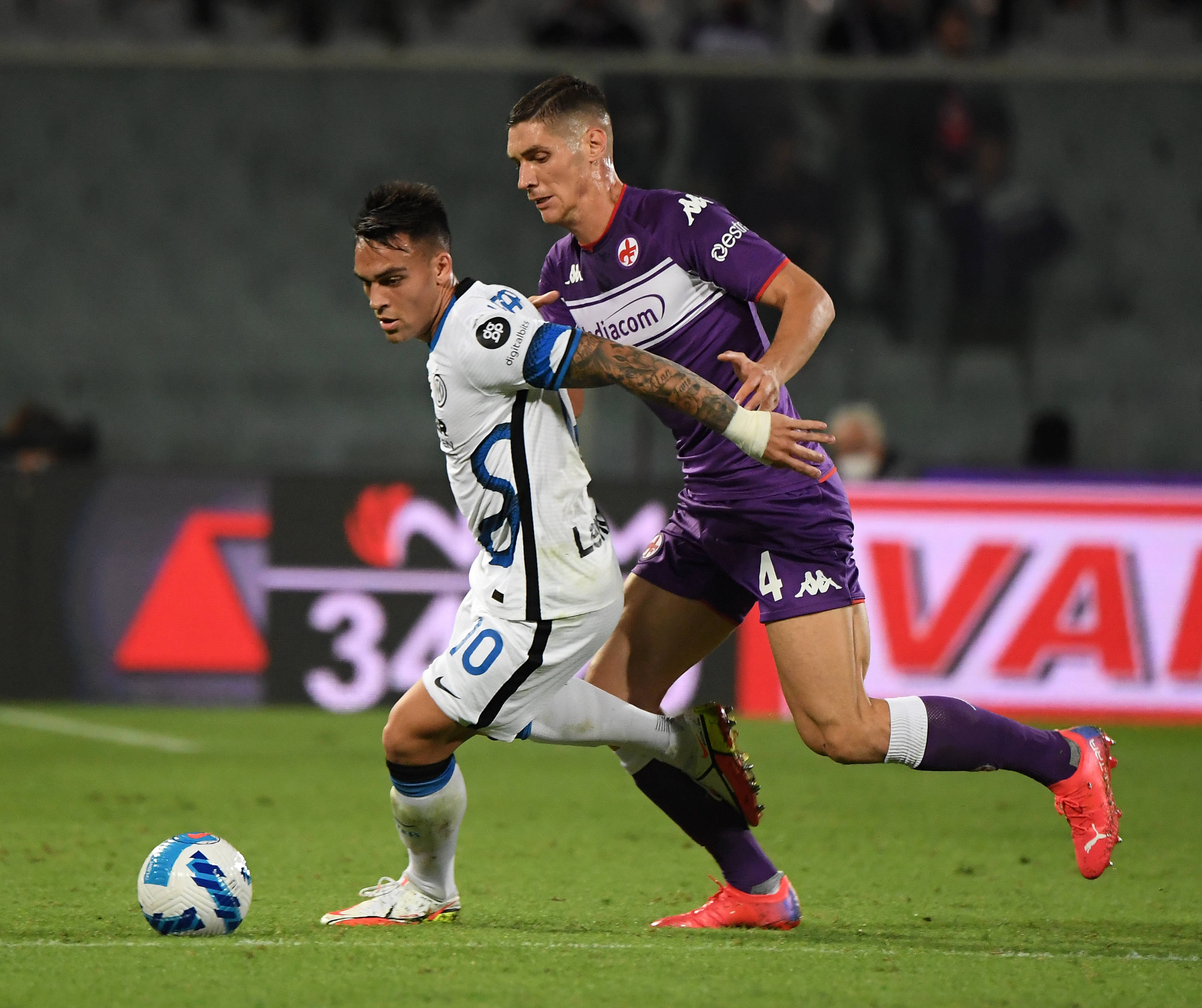 包含热那亚客场小胜，球队士气高涨的词条