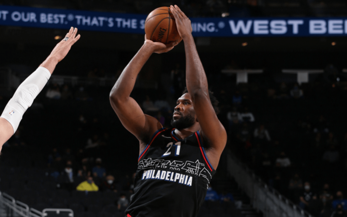 霍弗德防守是球队胜负关键，首场比赛做好的简单介绍