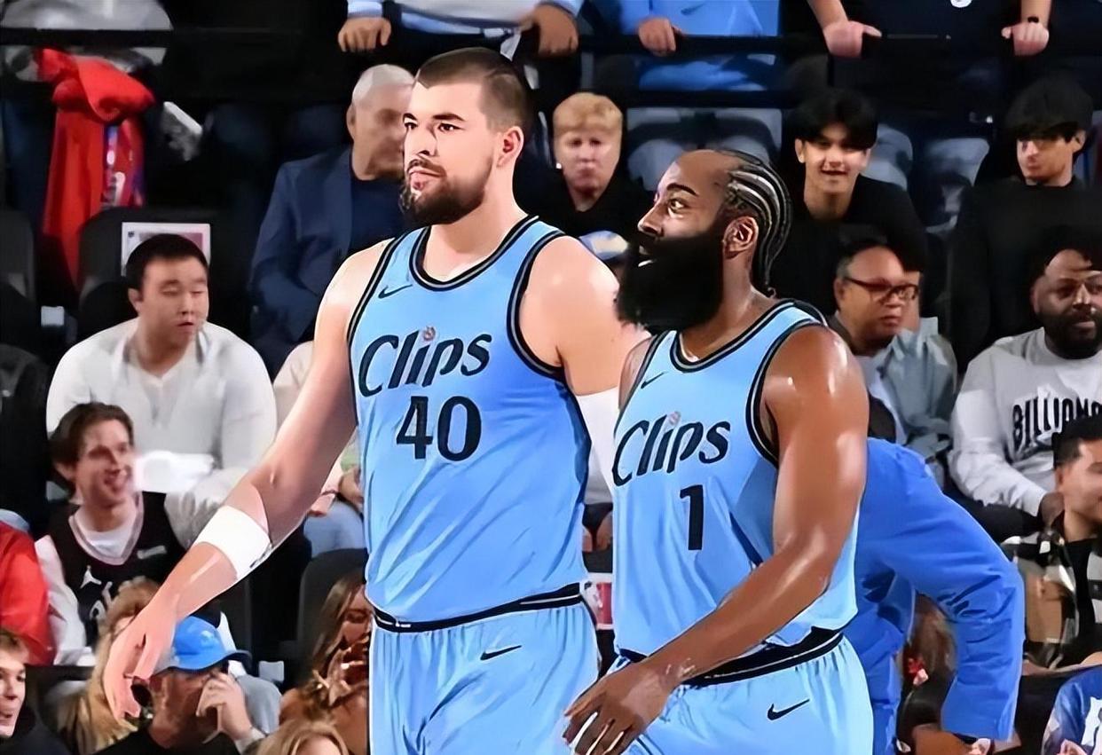 包含快船横扫篮网：莱昂纳德再砍50+，全队激情战胜的词条