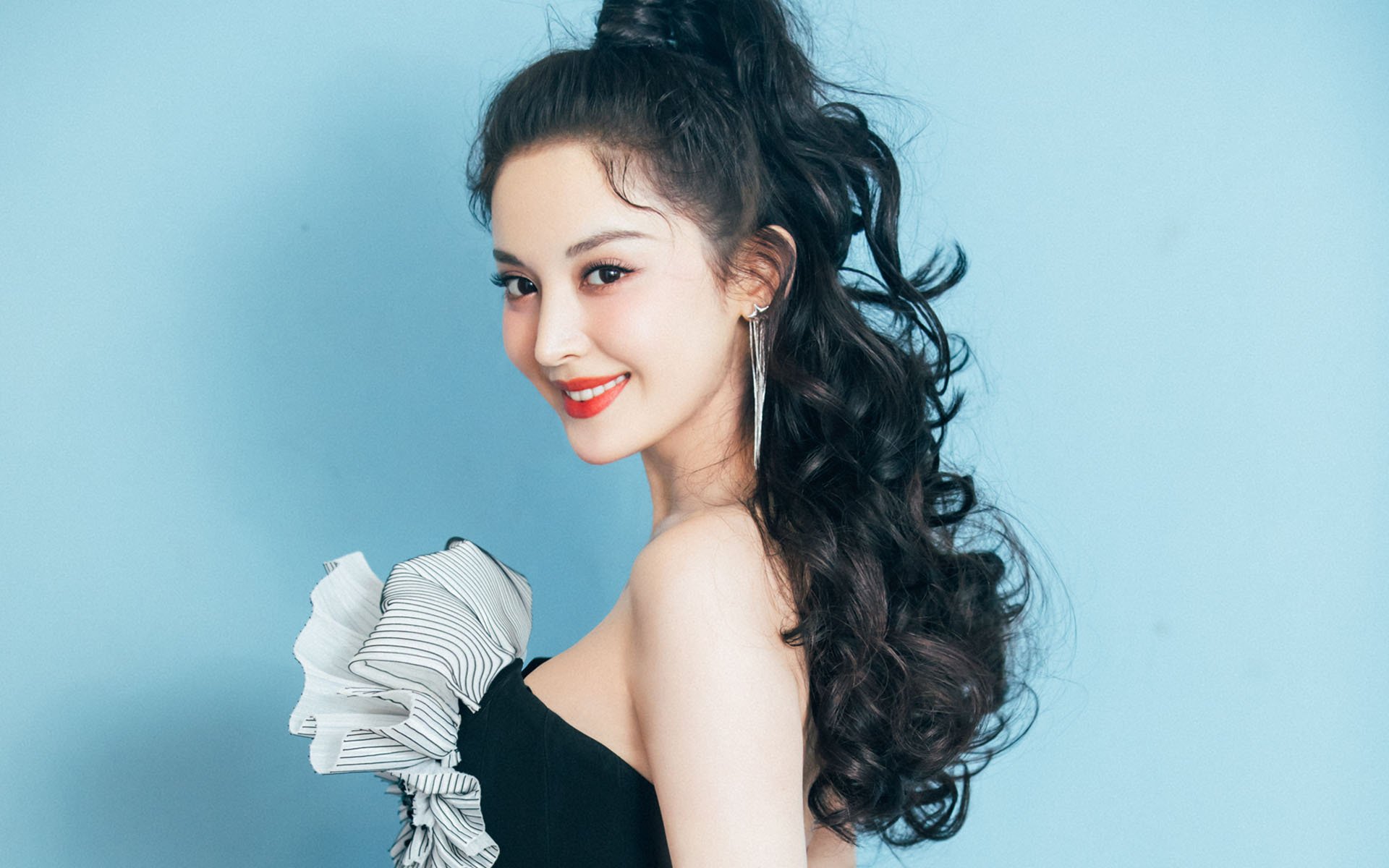 太阳、勇士与第三位巨人,当约基奇的存在感穿透屏幕