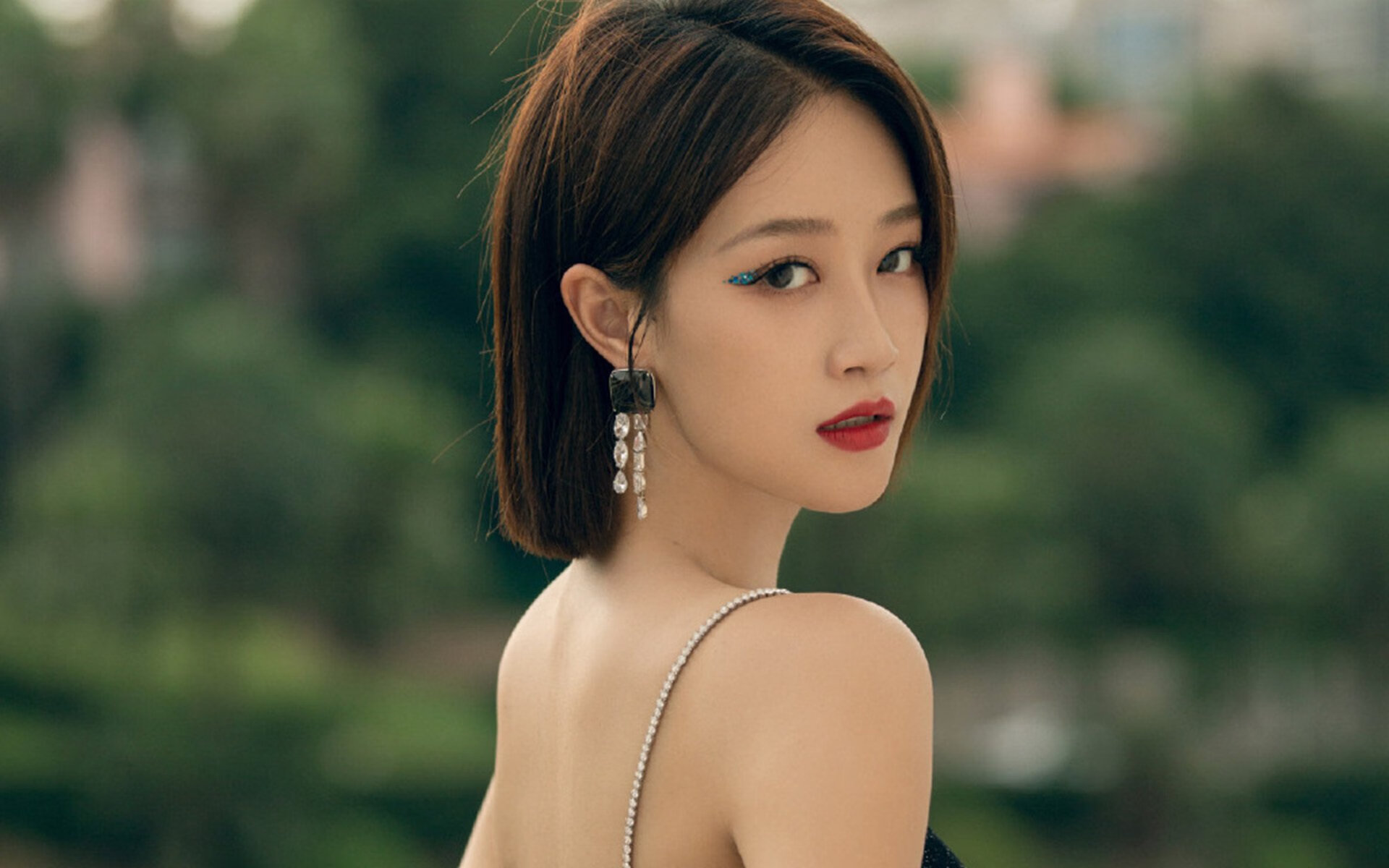 篮球舞台，纽约的坚实胜利与拉梅洛的全球宣言