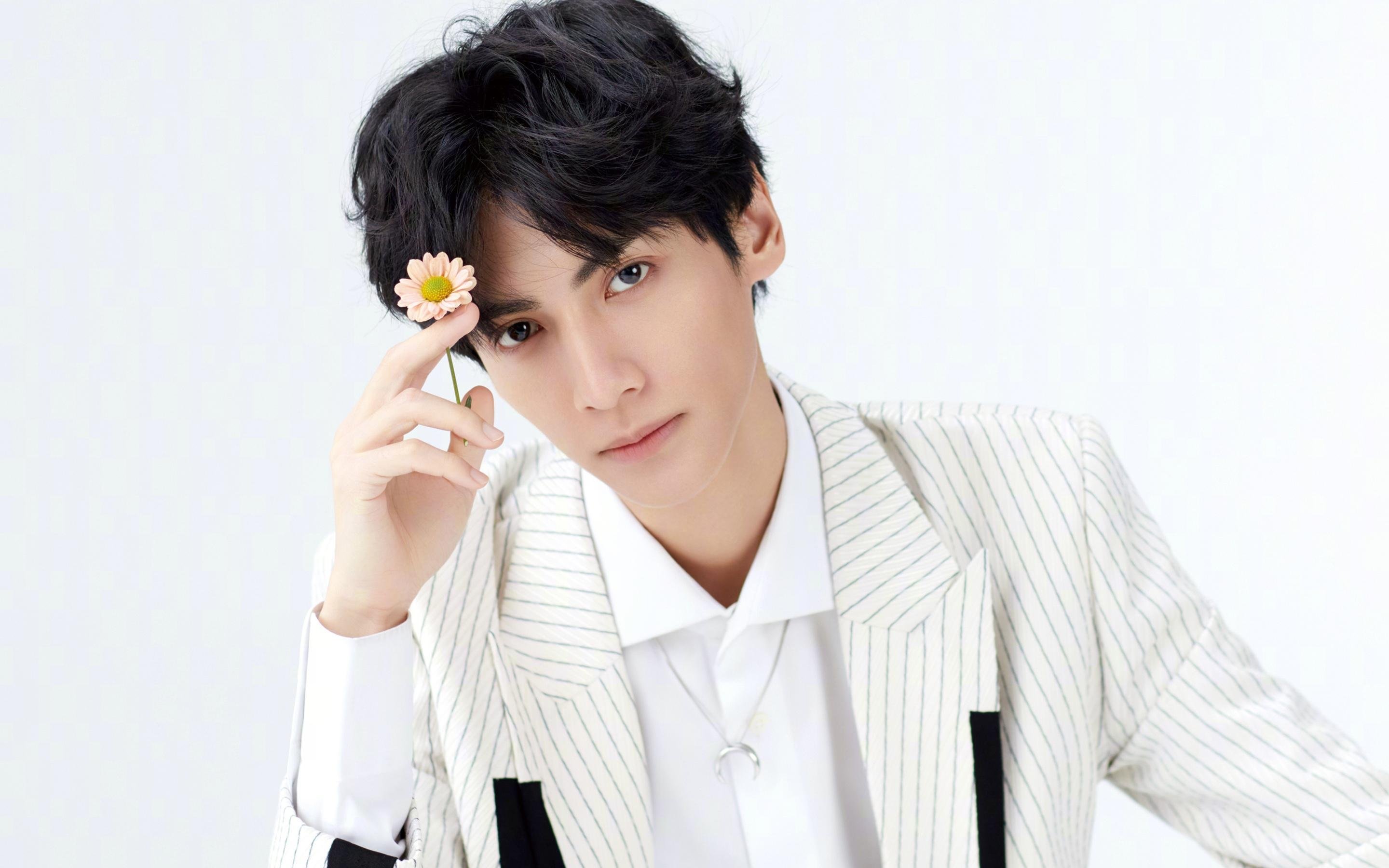 冰岛足球惊爆冷门，奥纳纳F1揭幕战霸气接管—体育双星闪耀周末